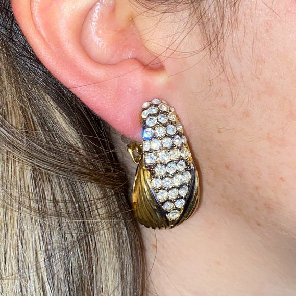 Vintage Clip-on Costume Jewelry Earrings Gold Tone Cluster Clear Stones - Picture 1 of 6